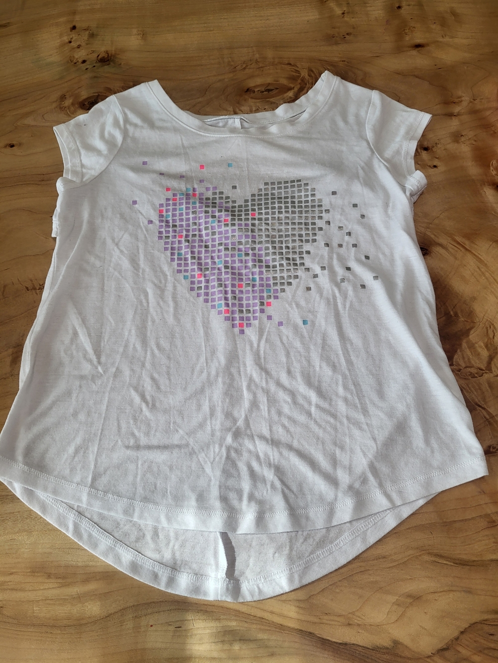Girls' White Heart Pixel Graphic Tank Top - Casual Tee